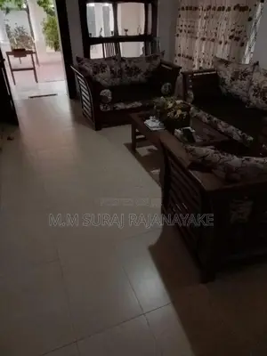 කටුනායක - අමන්දොලුව ප්‍රදේශයෙන් නිවසක් සමග බෝඩිං කාමර 4ක් විකිණීමට ඇත.