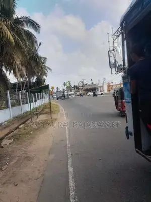 මීගමුව - කුරණින් බිල්ඩිමක් විකිණීමට ඇත