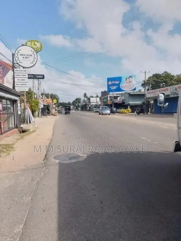 මීගමුව - කුරණින් බිල්ඩිමක් විකිණීමට ඇත