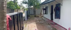 Single Story Small House for Rent Rooms Red Floor,This also has an Ann