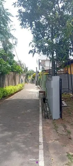 Single Story Small House for Rent Rooms Red Floor,This also has an Ann