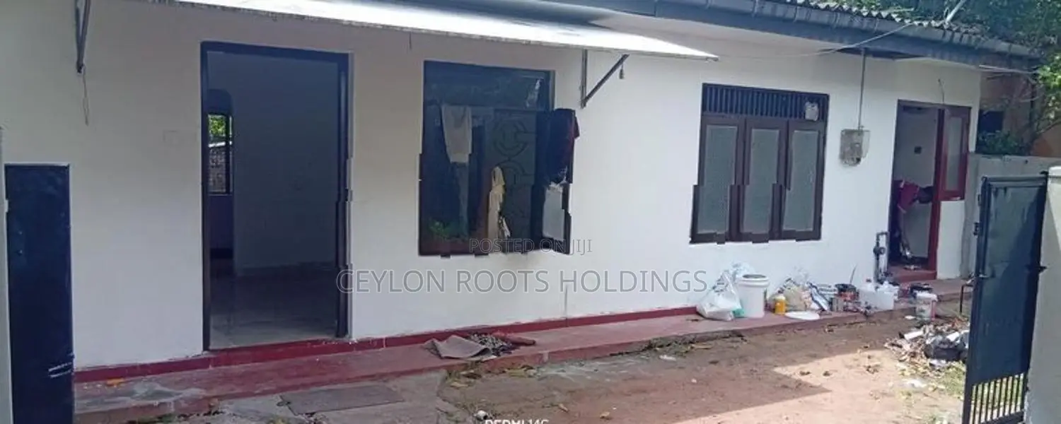 Single Story Small House for Rent Rooms Red Floor,This also has an Ann