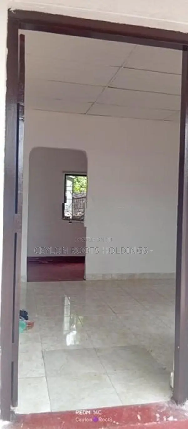 Single Story Small House for Rent Rooms Red Floor,This also has an Ann