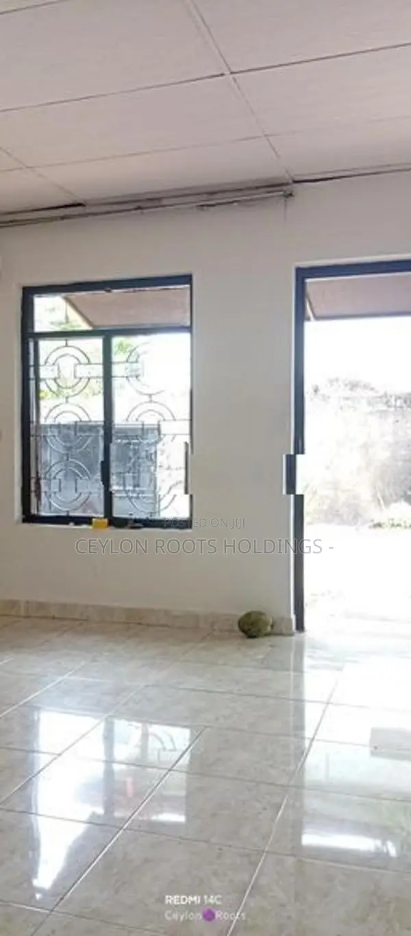 Single Story Small House for Rent Rooms Red Floor,This also has an Ann