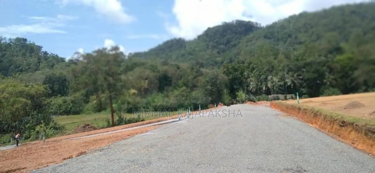 කඩුවෙල ඉඩමක්