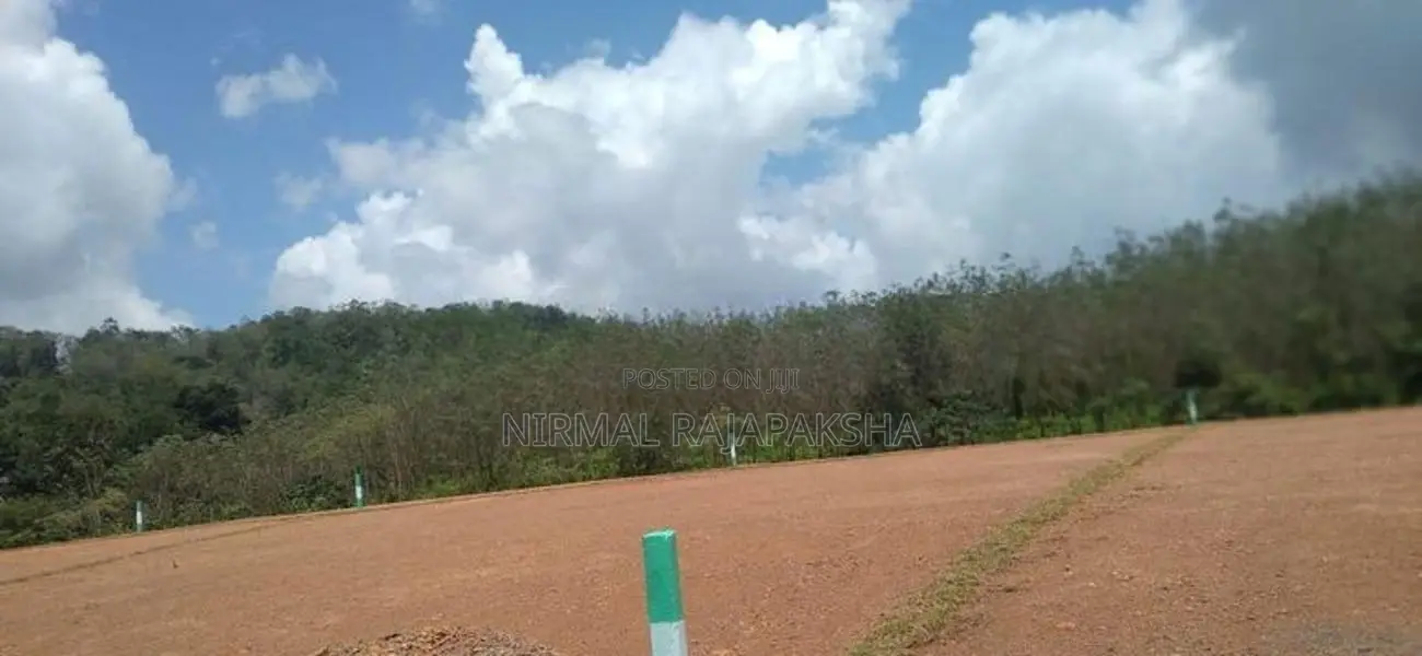 වටිනා බිම් කොටස් කීපයක් කඩුවෙල