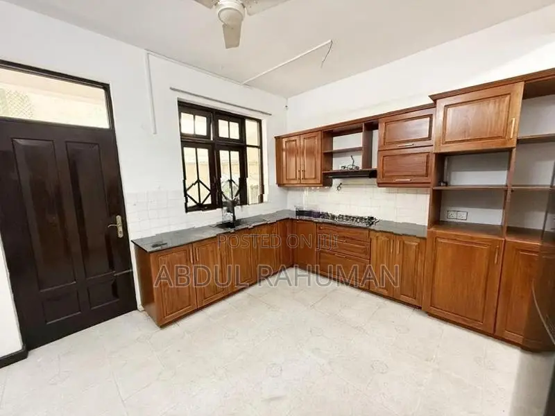 Unfurnished Luxurious Apartment Colombo 2
