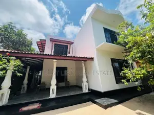 සියලු පහසුකම්වලින් සමන්විත අගනා දෙමහල් නිවසක් වහාම විකිණීමට ඇත.