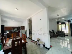 සියලු පහසුකම්වලින් සමන්විත අගනා දෙමහල් නිවසක් වහාම විකිණීමට ඇත.