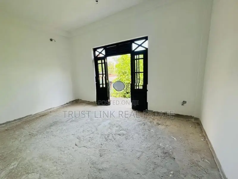 සියලු පහසුකම්වලින් සමන්විත අගනා දෙමහල් නිවසක් වහාම විකිණීමට ඇත.
