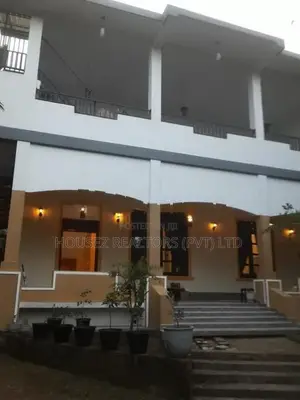 Spacious 6-Bedroom House - Nittambuwa