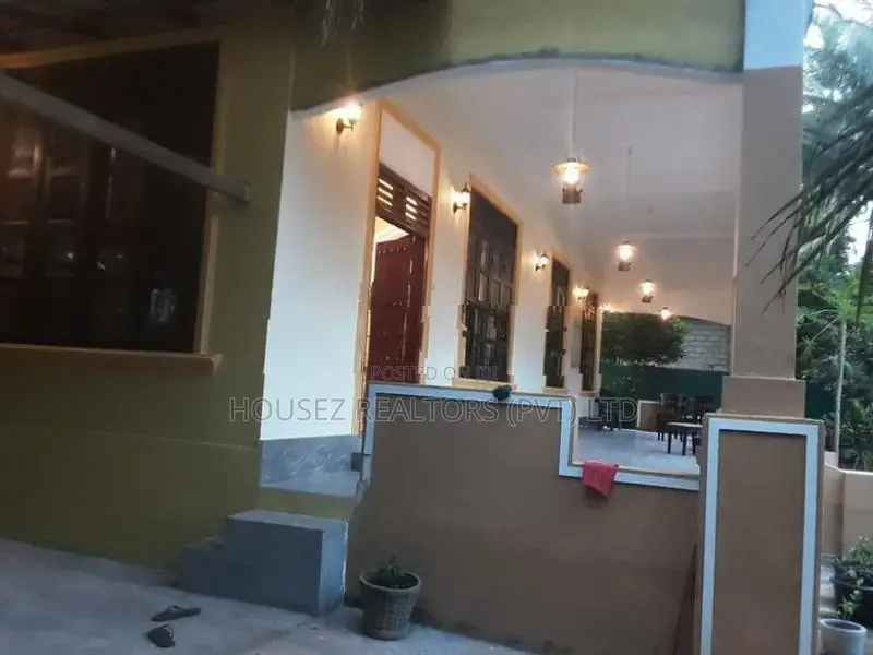 Spacious 6-Bedroom House - Nittambuwa