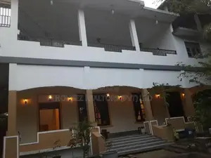 Spacious 6-Bedroom House - Nittambuwa