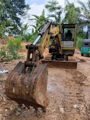 Mitsubishi Excavator 1998 Heavy-Duty (Used)
