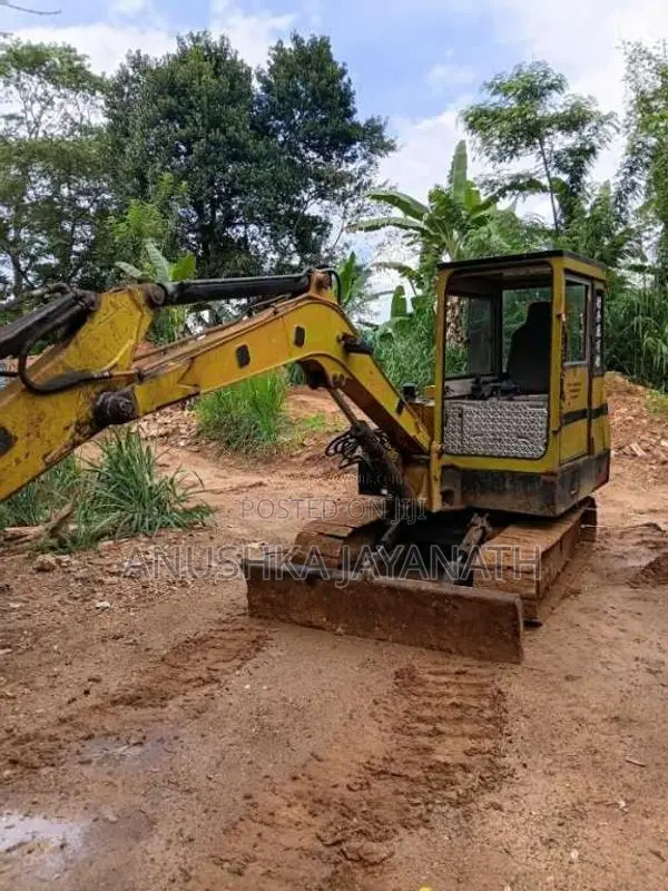 Mitsubishi Excavator 1998 Heavy-Duty (Used)