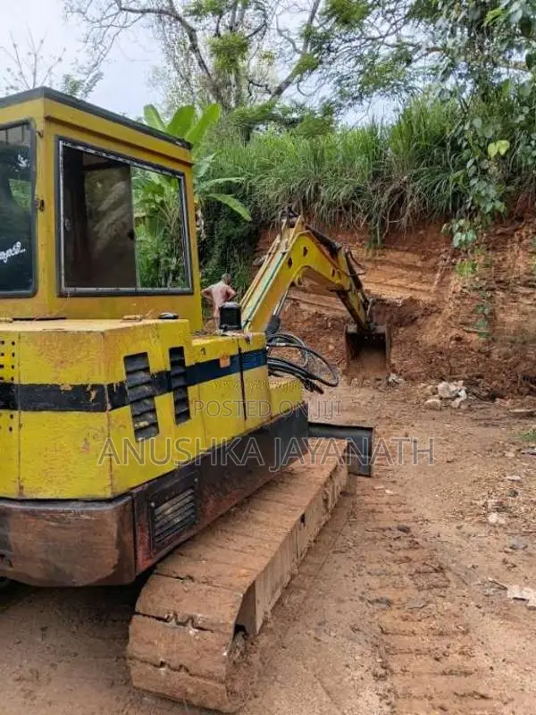 Mitsubishi Excavator 1998 Heavy-Duty (Used)