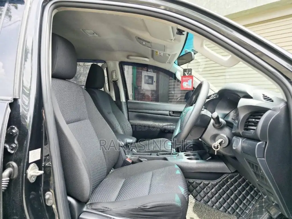 Toyota Hilux 2017 Pickup (Used)