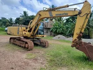 Komatsu PC200 2002 Heavy-Duty (Used)