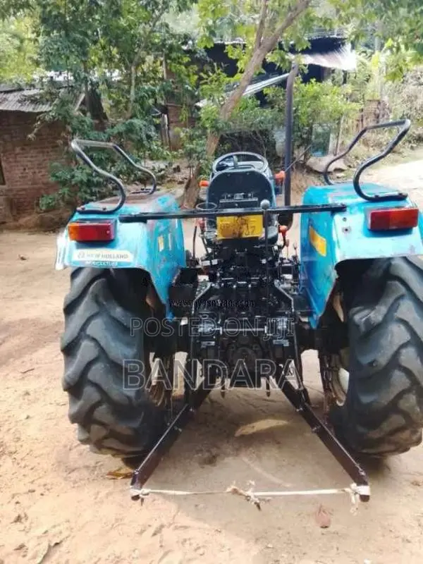 New-Holland Tractor 2015 Tractor (Used)