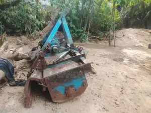 New-Holland Tractor 2015 Tractor (Used)