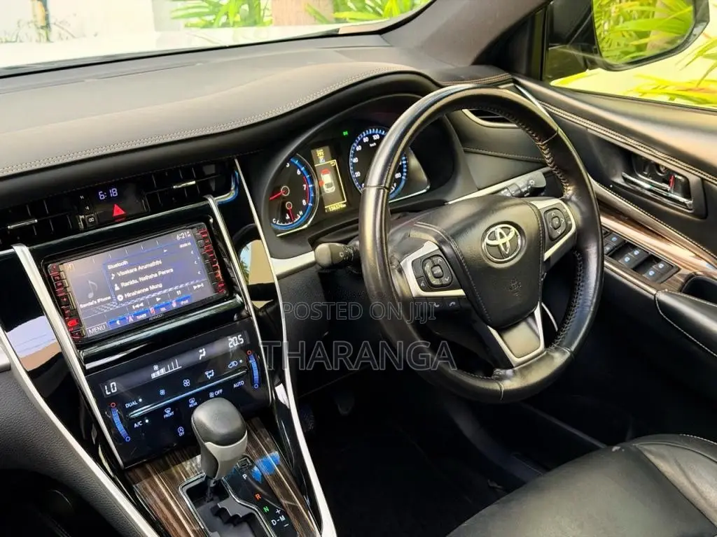 Toyota Harrier 2015 SUV (Used)