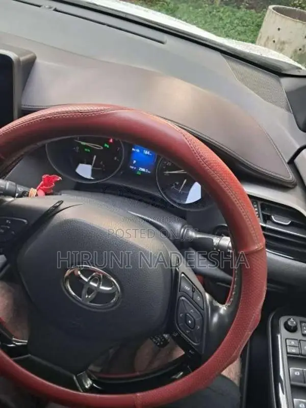 Toyota Chr 2018 SUV (Used)