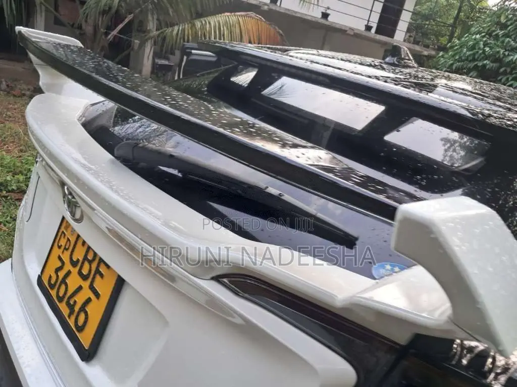 Toyota Chr 2018 SUV (Used)