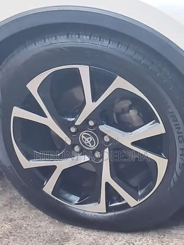 Toyota Chr 2018 SUV (Used)
