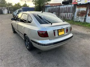 Hyundai Elantra GLS 2000 Car (Used)