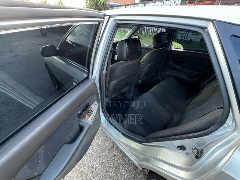 Hyundai Elantra GLS 2000 Car (Used)