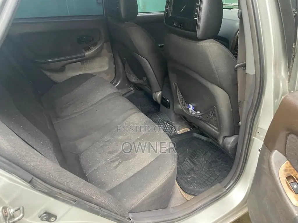 Hyundai Elantra GLS 2000 Car (Used)
