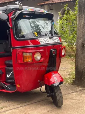Bajaj RE 205 2011 Three Wheel (Used)