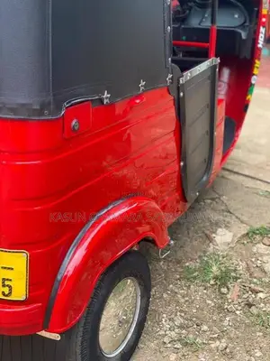 Bajaj RE 205 2011 Three Wheel (Used)