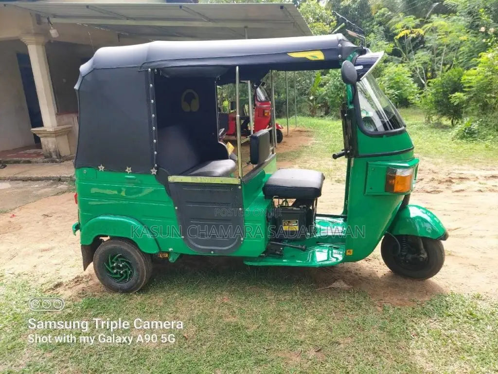 Bajaj RE 205 2013 Three Wheel (Used)